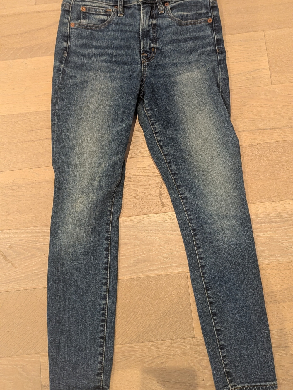 GAP Women’s Faded Dark Blue Skinny Jeans
